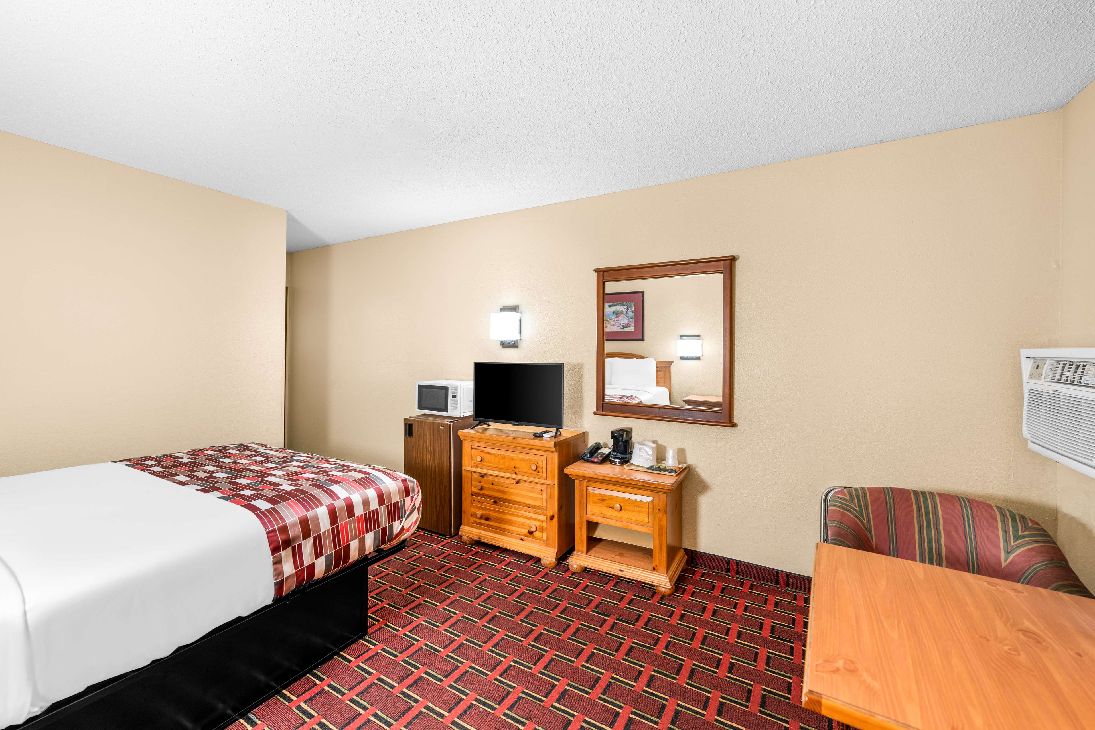 1 Queen Bed Non-Smoking image
