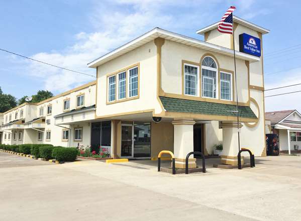 Exterior view - Americas Best Value Inn Macomb