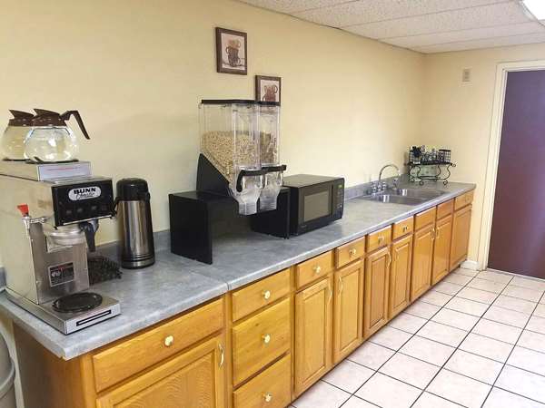  - Americas Best Value Inn Evansville