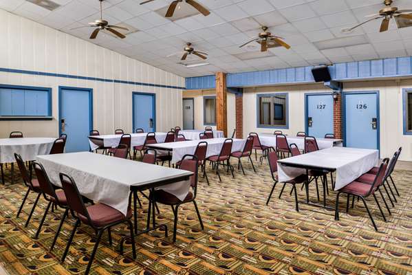  - Americas Best Value Inn Ellsworth