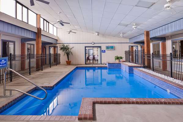 Pool - Americas Best Value Inn Ellsworth