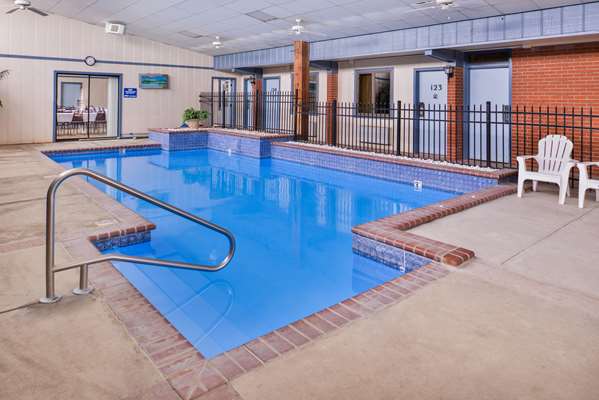 Pool - Americas Best Value Inn Ellsworth