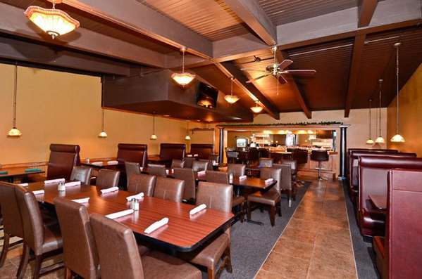 Restaurant - Americas Best Value Inn Iola