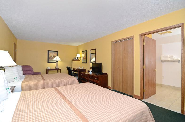 Americas Best Value Inn Iola, KS See Discounts