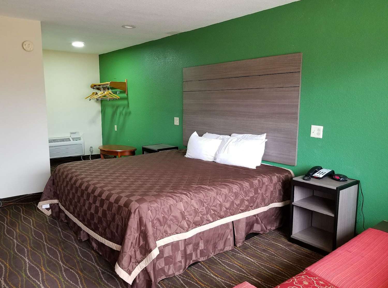 1 King Bed Non-Smoking image