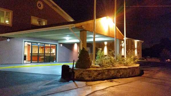 Exterior view - Americas Best Value Inn Foxborough