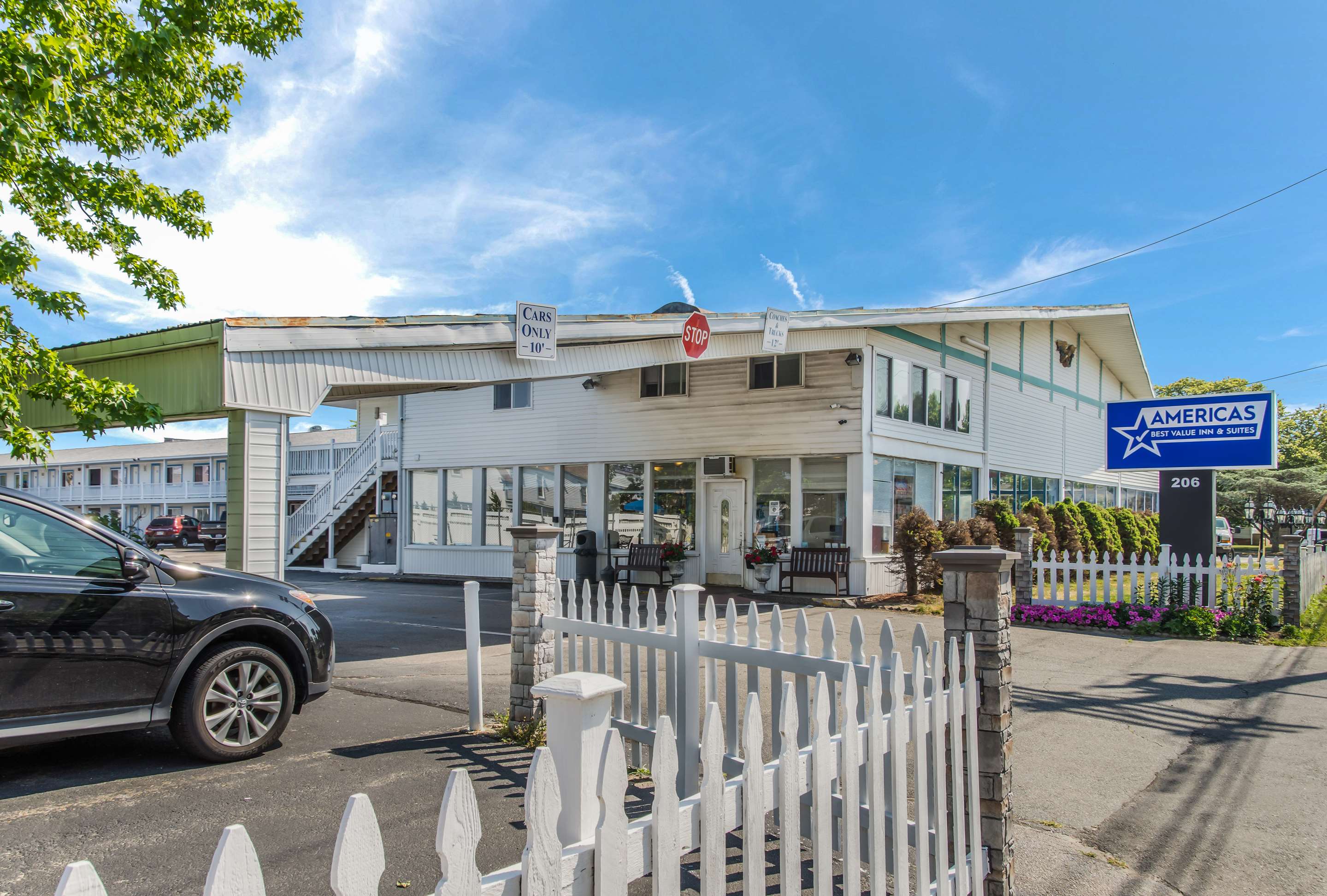 Exterior | Americas Best Value Inn & Suites Hyannis Cape Cod