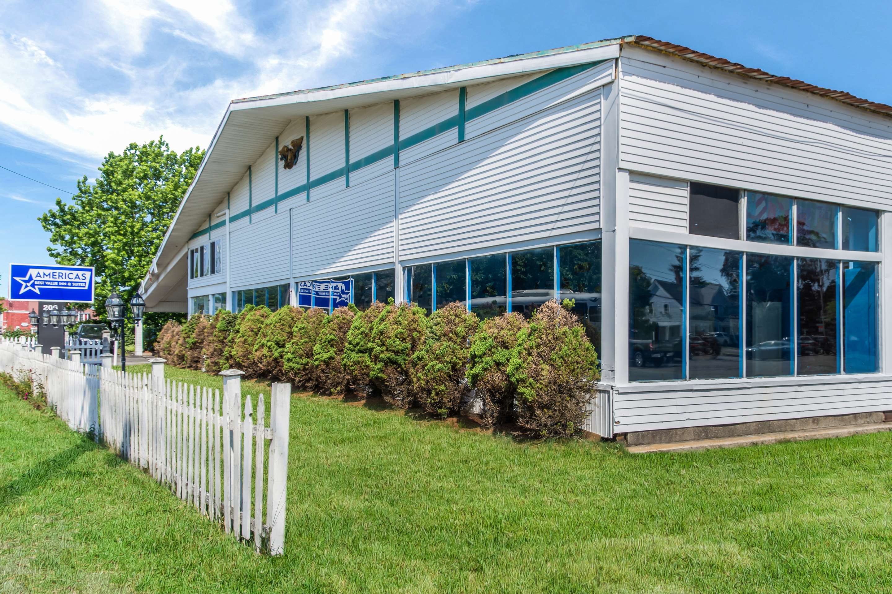 Exterior | Americas Best Value Inn & Suites Hyannis Cape Cod