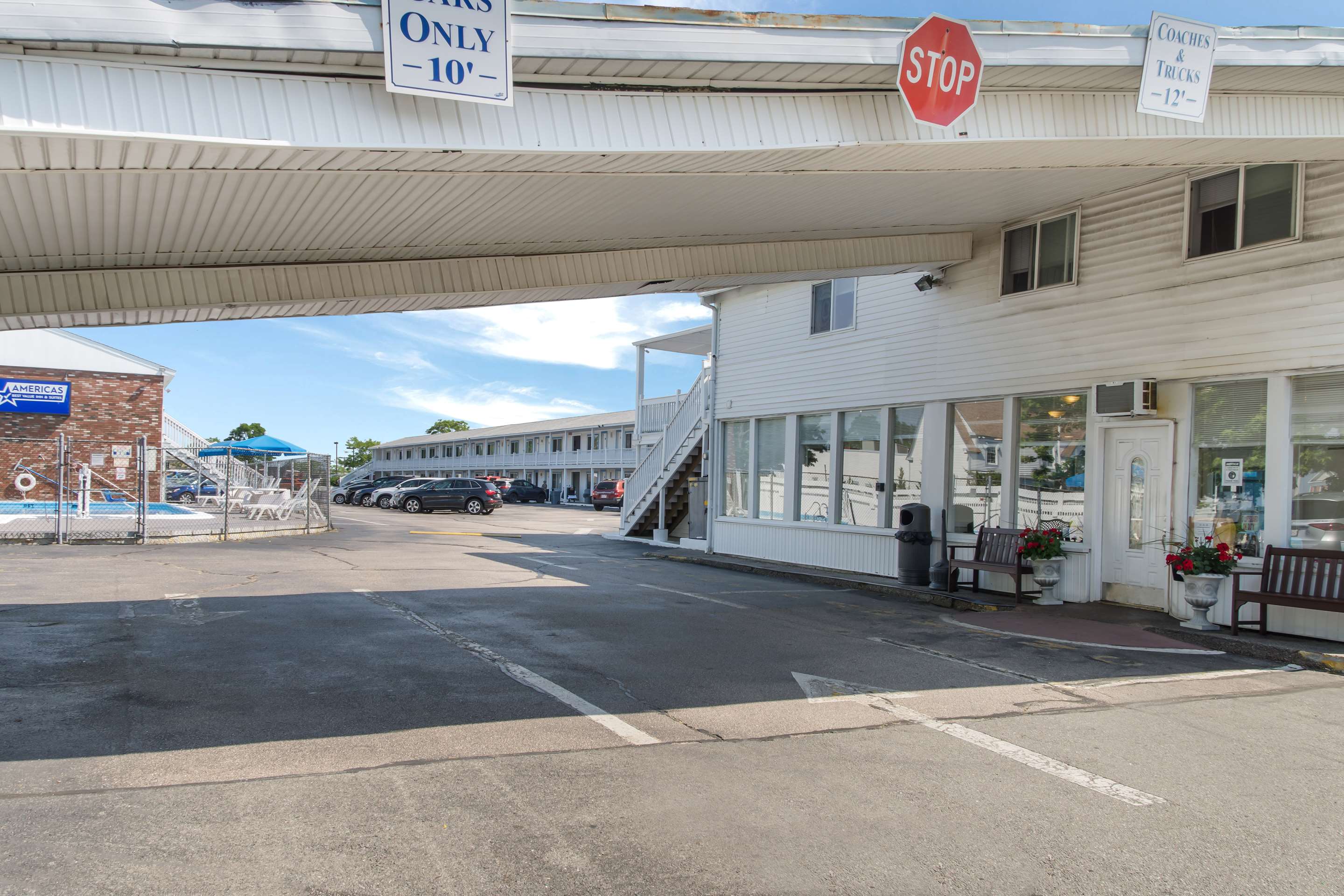 Exterior | Americas Best Value Inn & Suites Hyannis Cape Cod