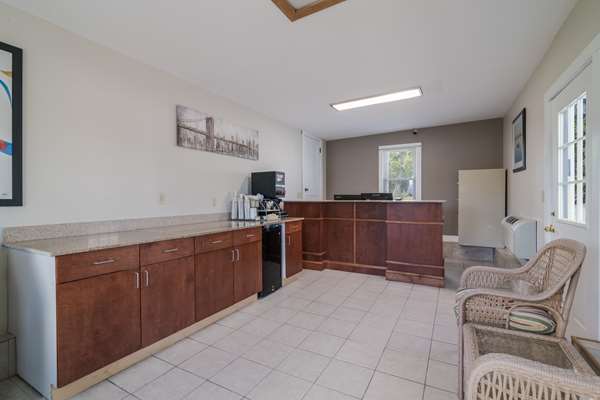  - Americas Best Value Inn Scarborough