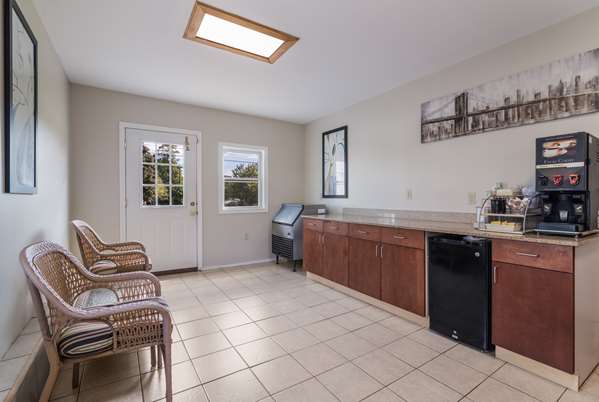  - Americas Best Value Inn Scarborough