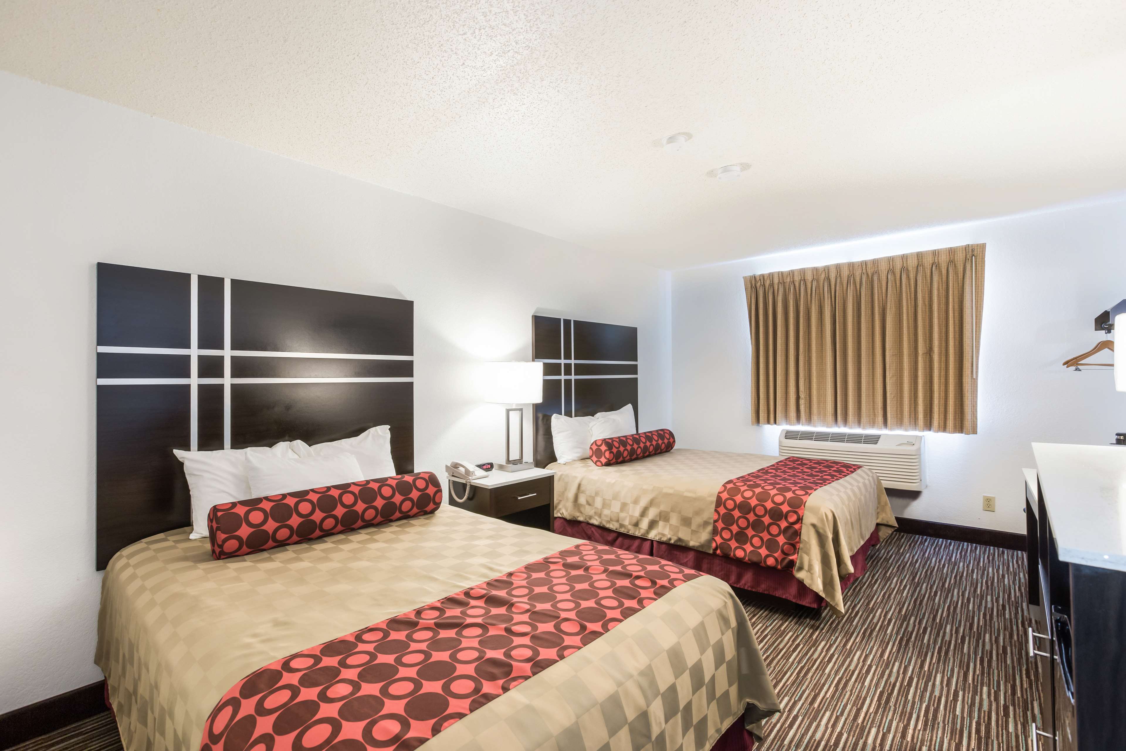 2 Queen Beds Exec Suite Non-Smoking image