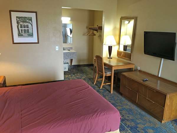  - Americas Best Value Inn Livonia - I-96, Exit 177