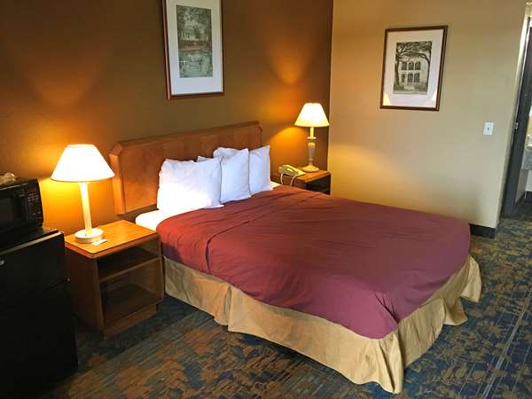  - Americas Best Value Inn Livonia - I-96, Exit 177
