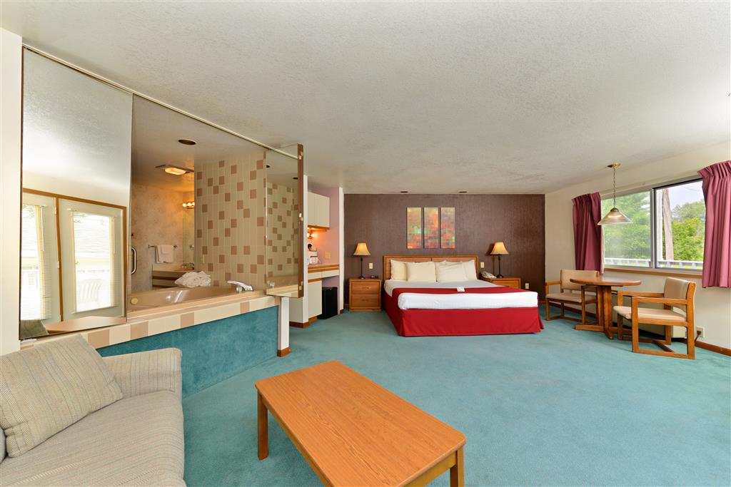 TRAVELODGE BY WYNDHAM MACKINAW CITY-guestroom-Guest Room,Indoor/Interior,On-Site.jpg