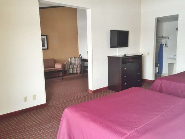 Suite - Americas Best Value Inn Detroit Airport Romulus