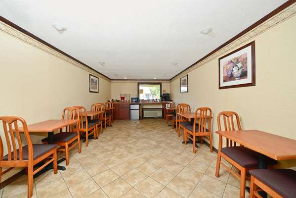  - Americas Best Value Inn & Suites Miller Road Warren