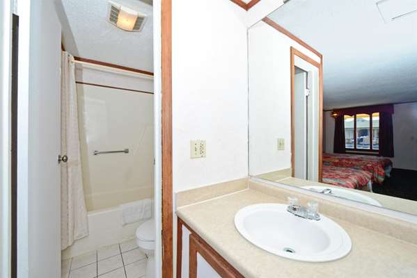  - Americas Best Value Inn & Suites Miller Road Warren