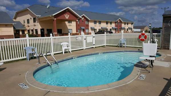 Pool - Americas Best Value Inn & Suites Nevada