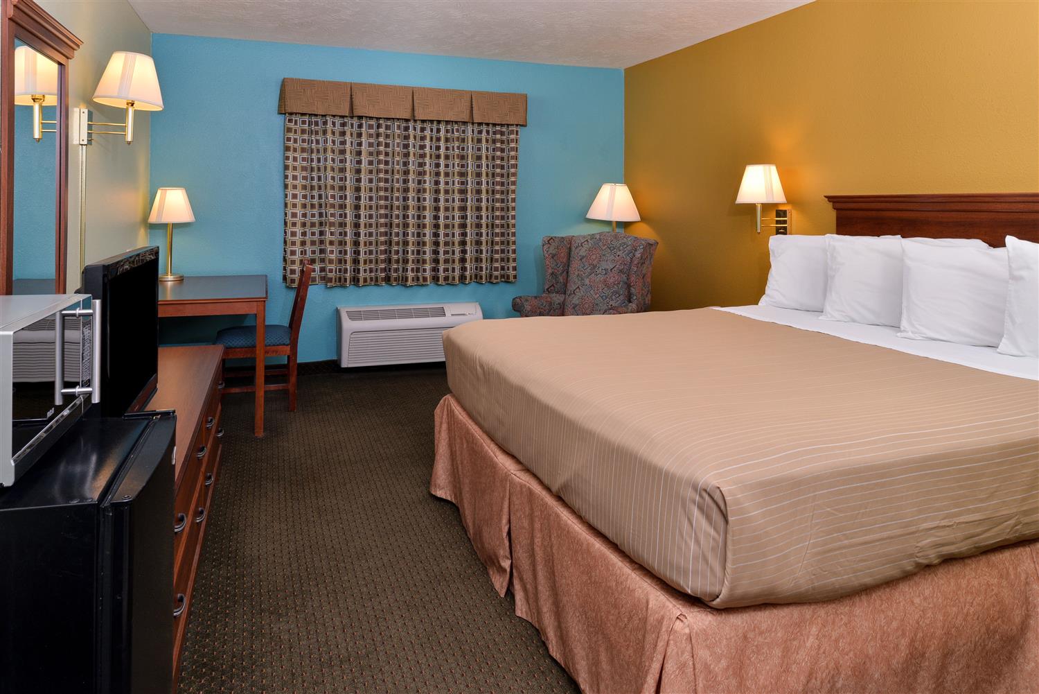 1 King Bed Non-Smoking image