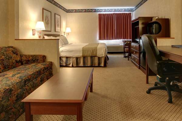 Suite - Americas Best Value Inn & Suites St Charles - I-70, Exit 229B