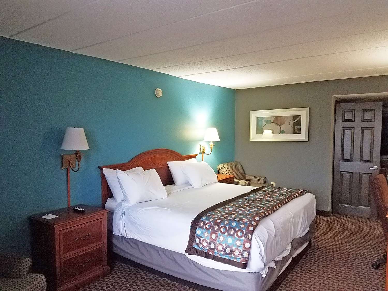 1 King Bed Non-Smoking image