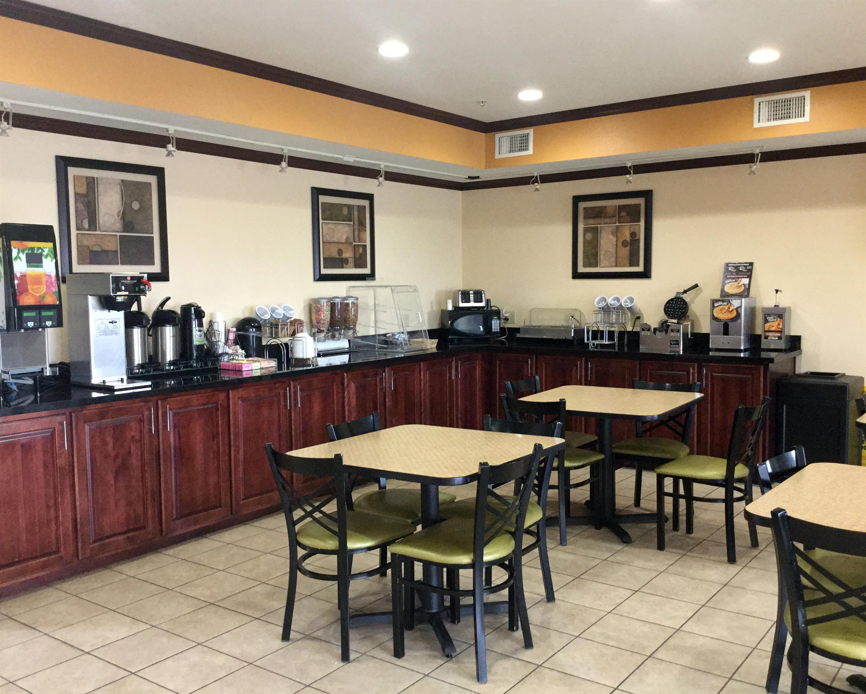 Breakfast Area | Americas Best Value Inn St. Robert