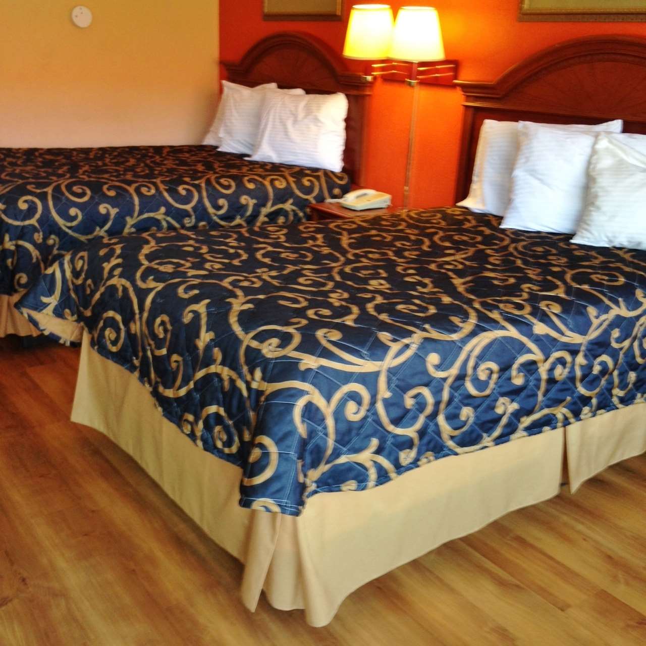 2 Double Beds Smoking image