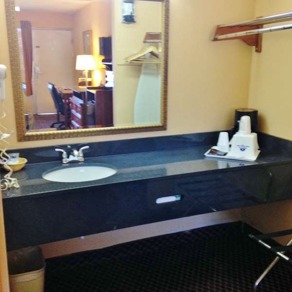  - Americas Best Value Inn Forest - I-20, Exit 88
