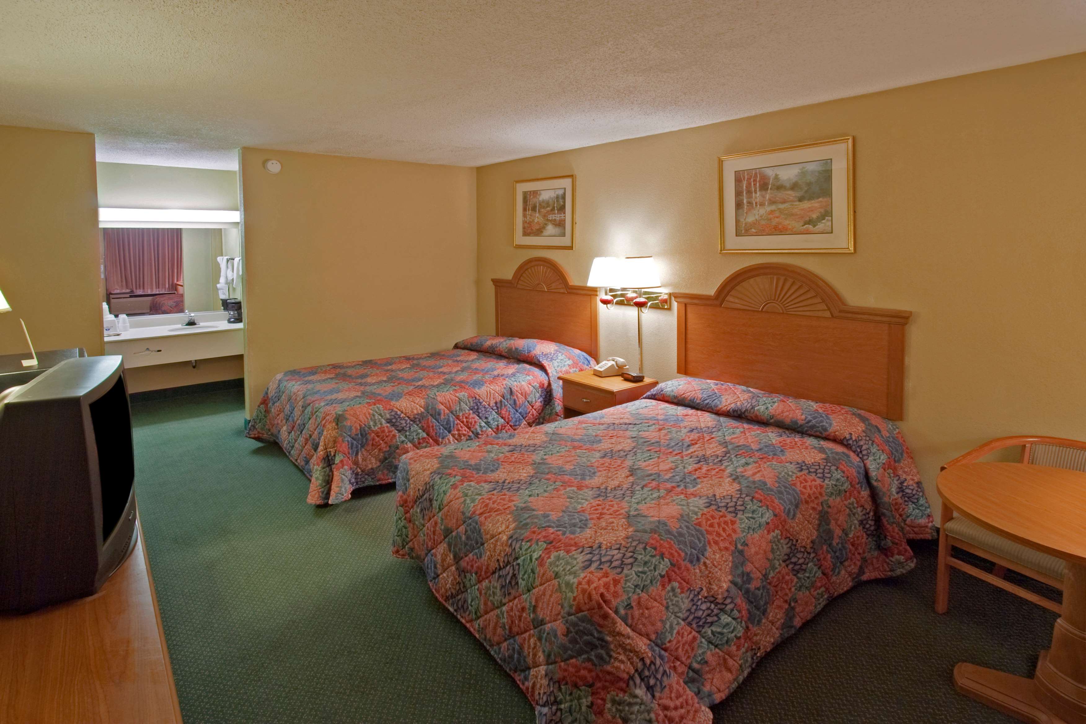 2 Double Beds Non-Smoking image