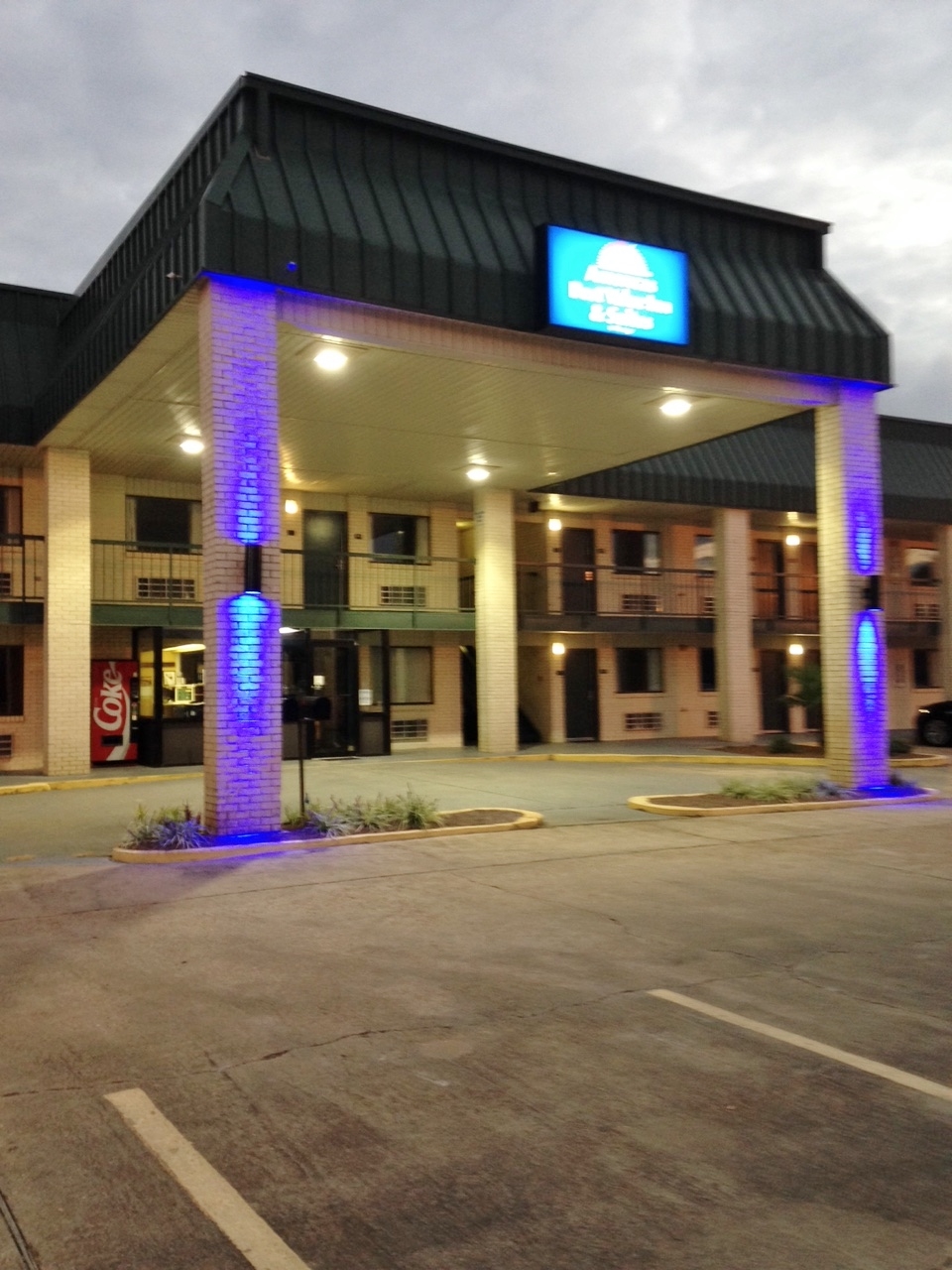 Americas Best Value Inn & Suites Winona, MS See Discounts