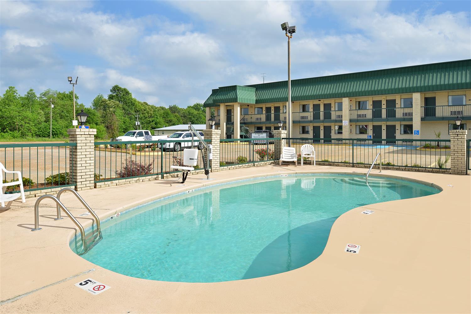 Americas Best Value Inn & Suites Winona, MS See Discounts