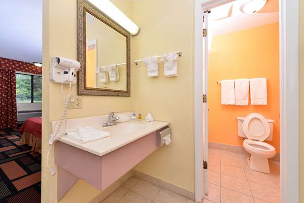  - Americas Best Value Inn Canton - I-40, Exit 31