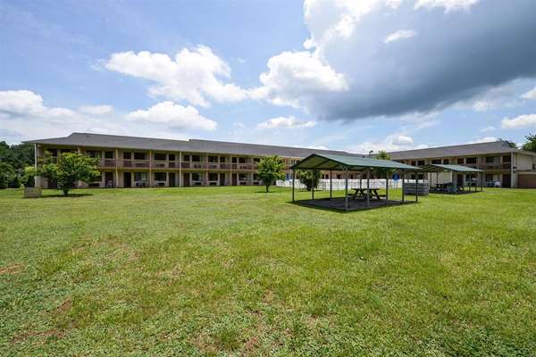 Recreation - Americas Best Value Inn Canton - I-40, Exit 31