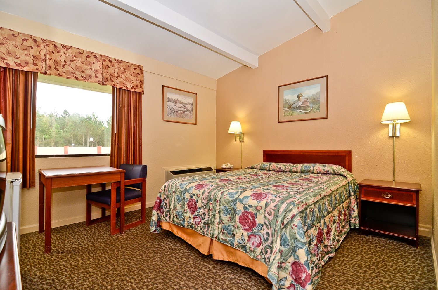 1 Queen Bed Non-Smoking image