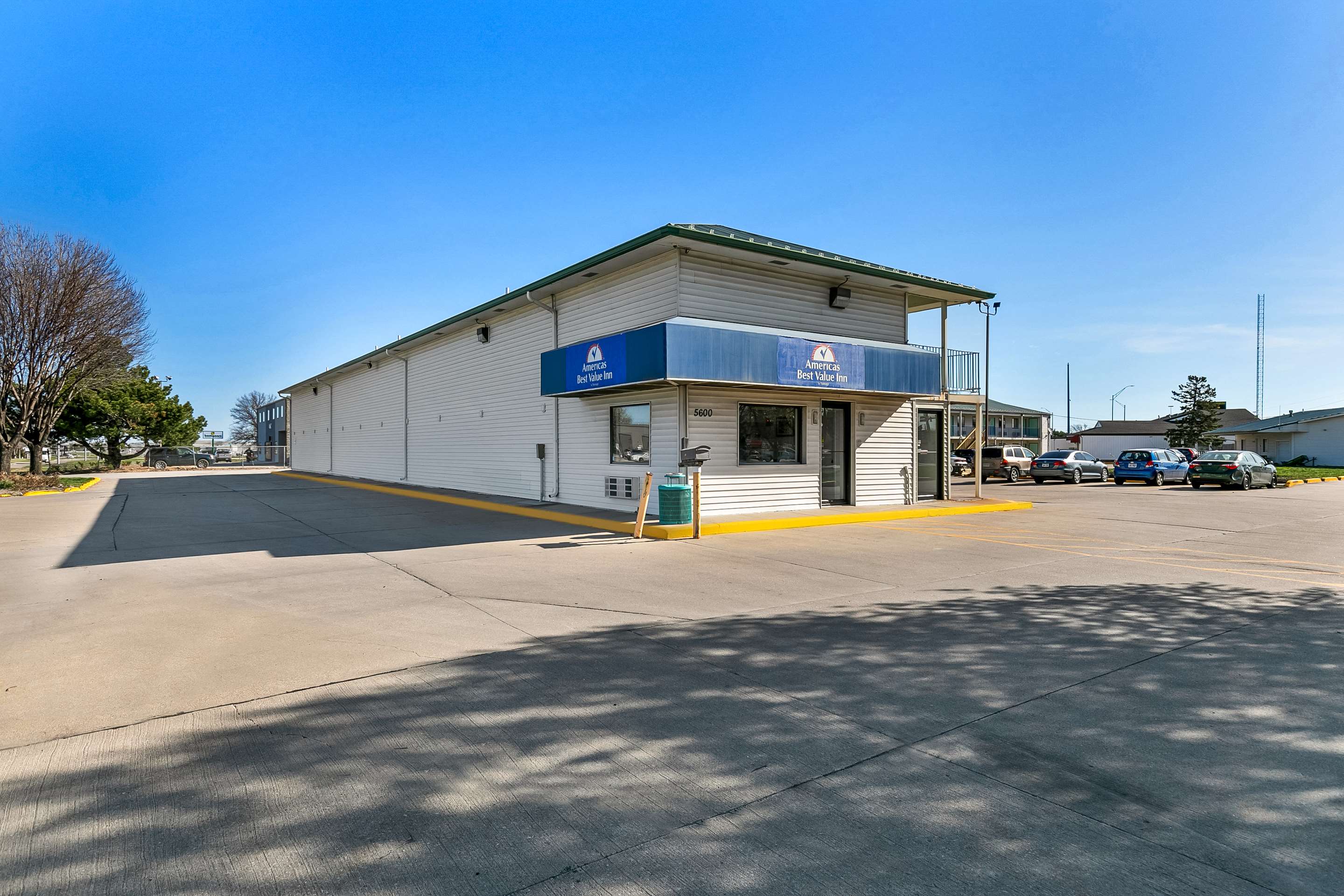 NE Exterior | Americas Best Value Inn Lincoln