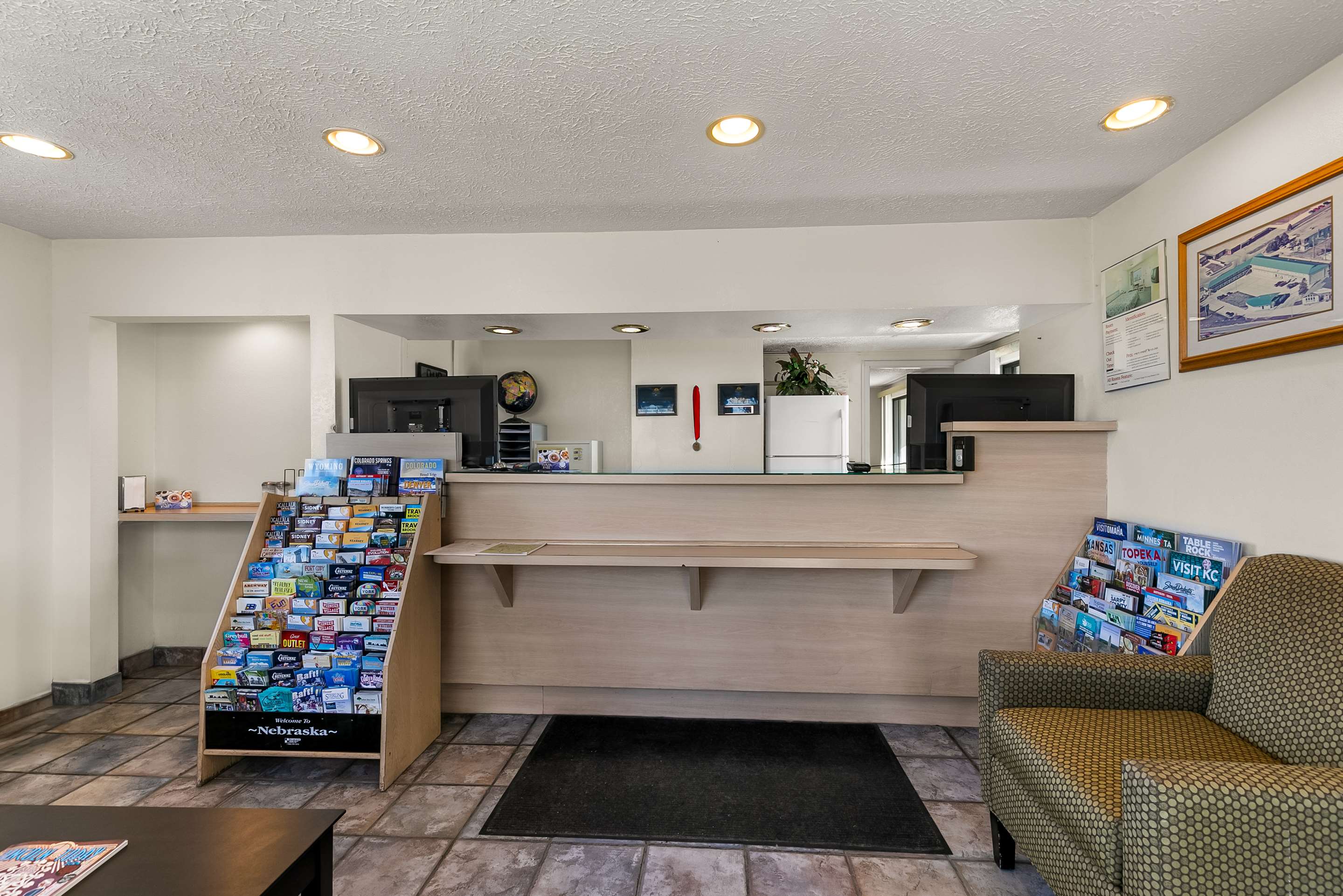 NE Lobby | Americas Best Value Inn Lincoln