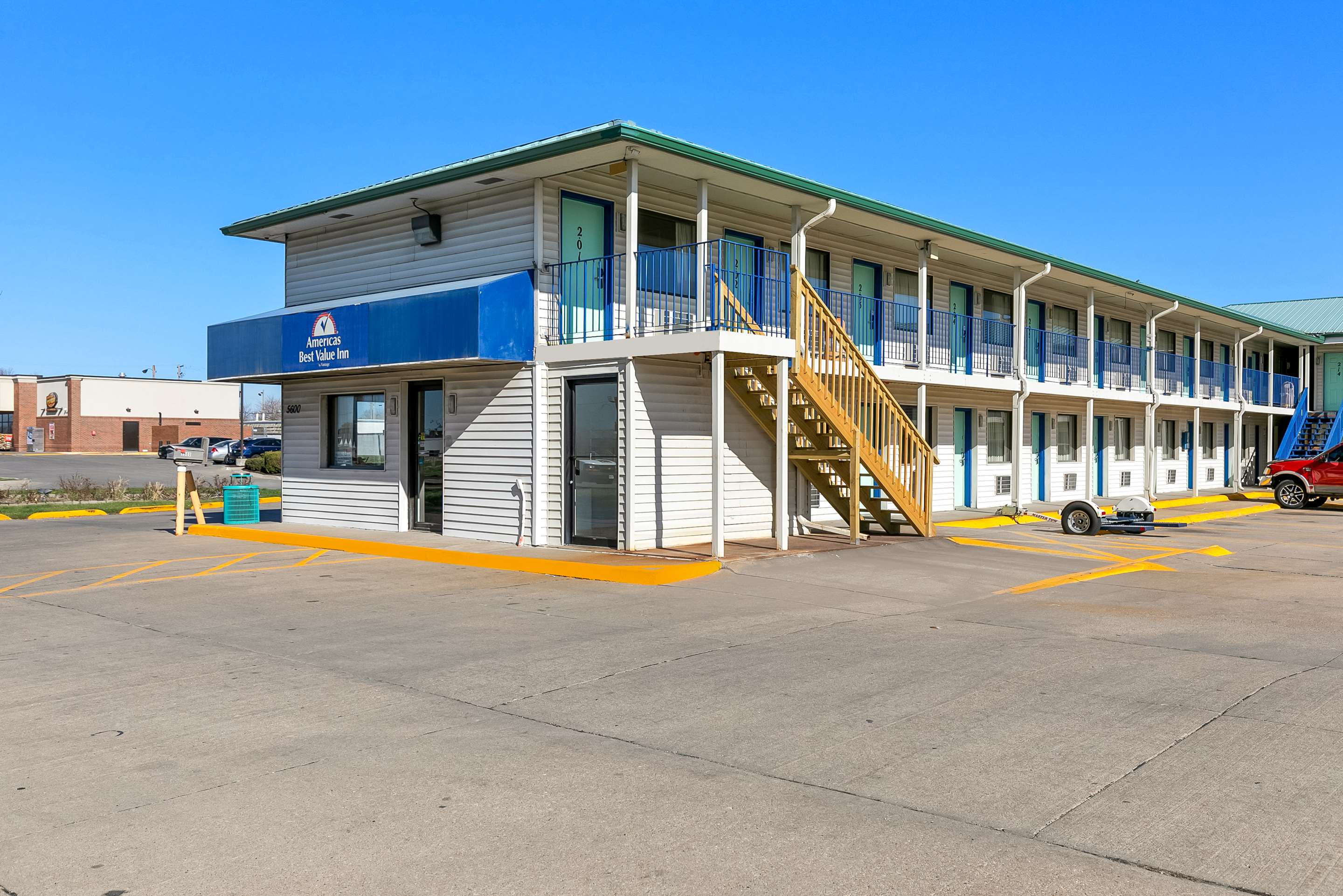 NE Exterior | Americas Best Value Inn Lincoln