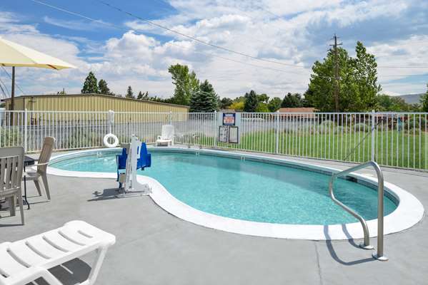 Pool - Americas Best Value Inn Carson City