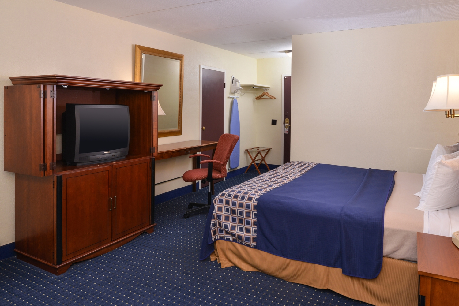 1 King Bed Non-Smoking image