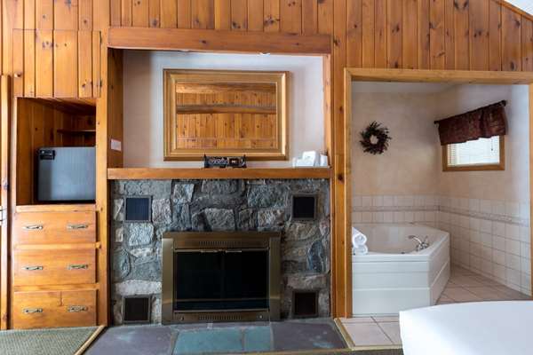 Suite - Americas Best Value Inn Lake George