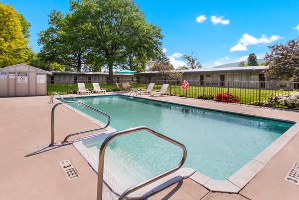 Pool - Americas Best Value Inn Painted Post