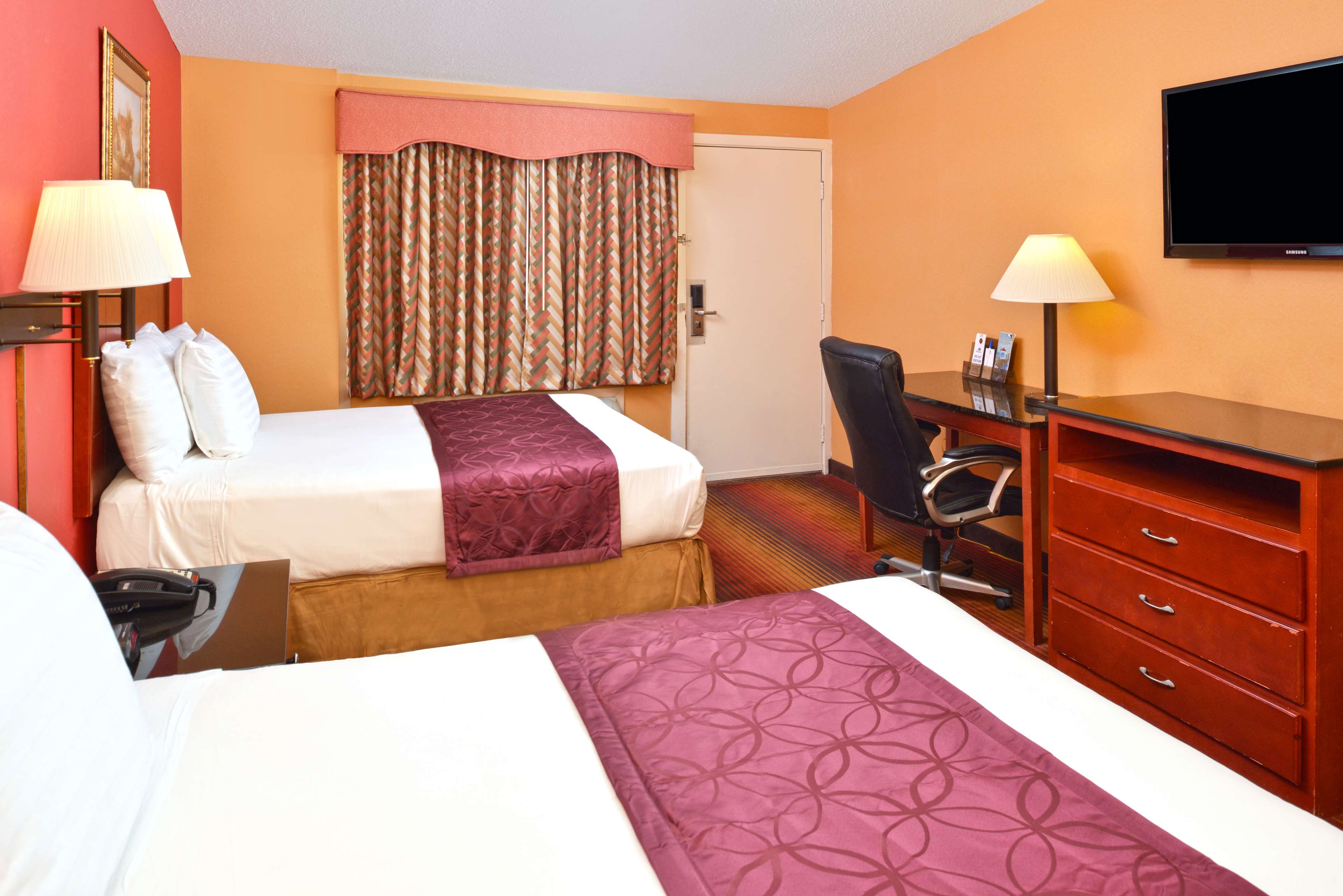 2 Double Beds Non-Smoking image