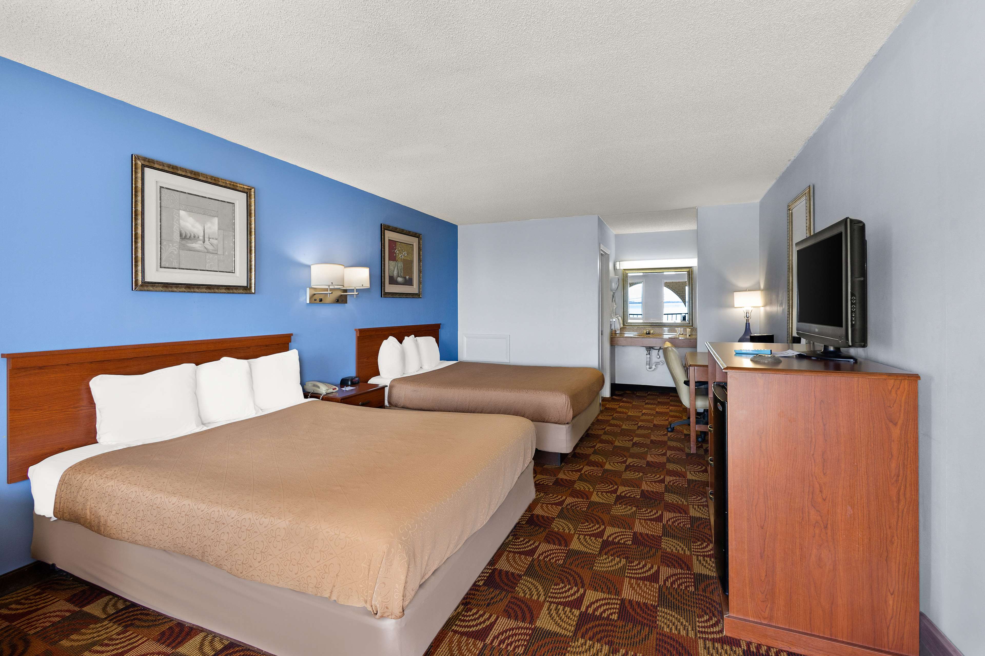 2 Queen Beds Non-Smoking image