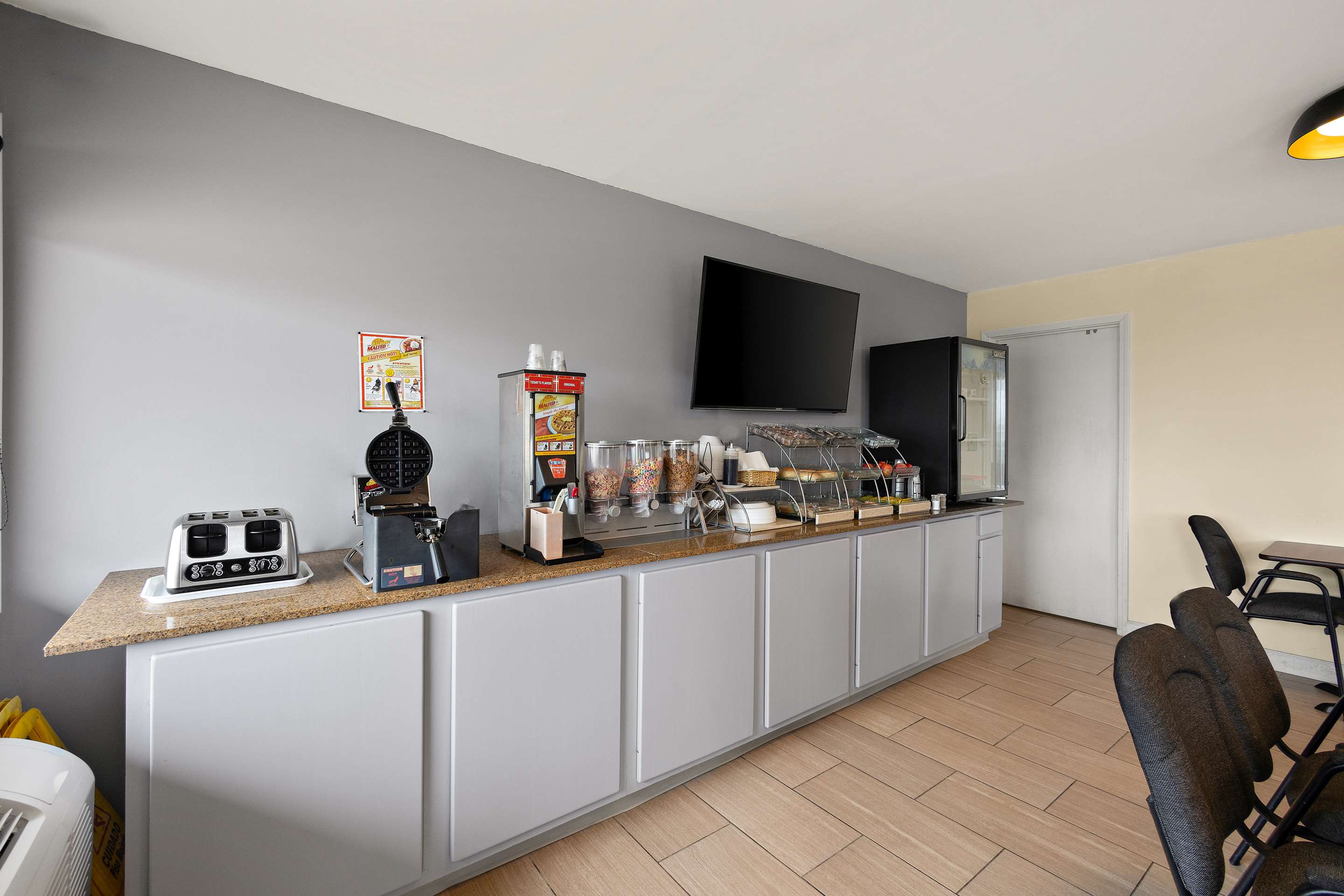 OH Breakfast amp Lobby | Americas Best Value Inn-Celina