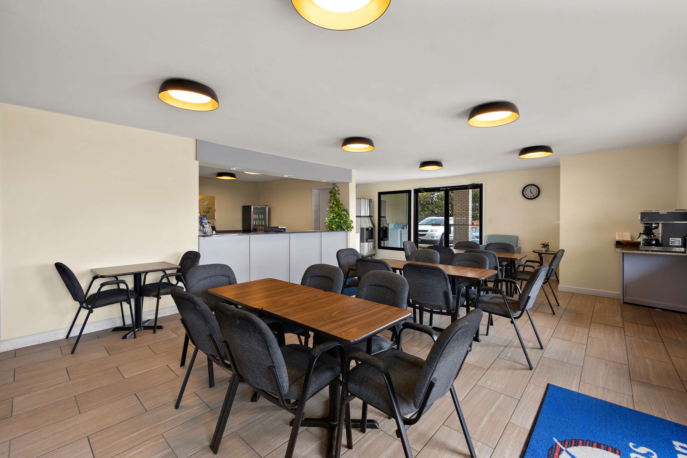 OH Breakfast amp Lobby | Americas Best Value Inn-Celina