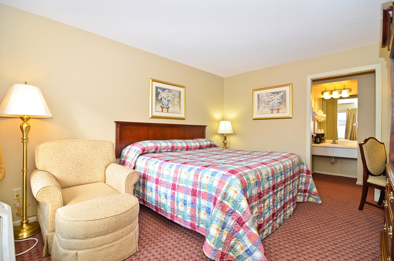 1 King Bed Non-Smoking image