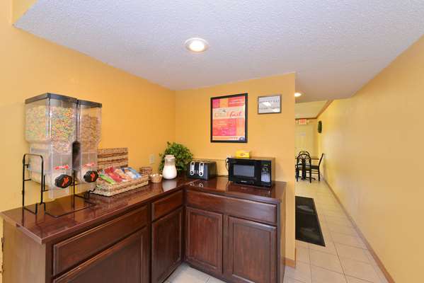  - Americas Best Value Inn Maumee - I-80 & I-90, Exit 59