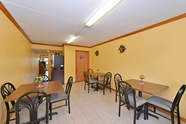  - Americas Best Value Inn Maumee - I-80 & I-90, Exit 59