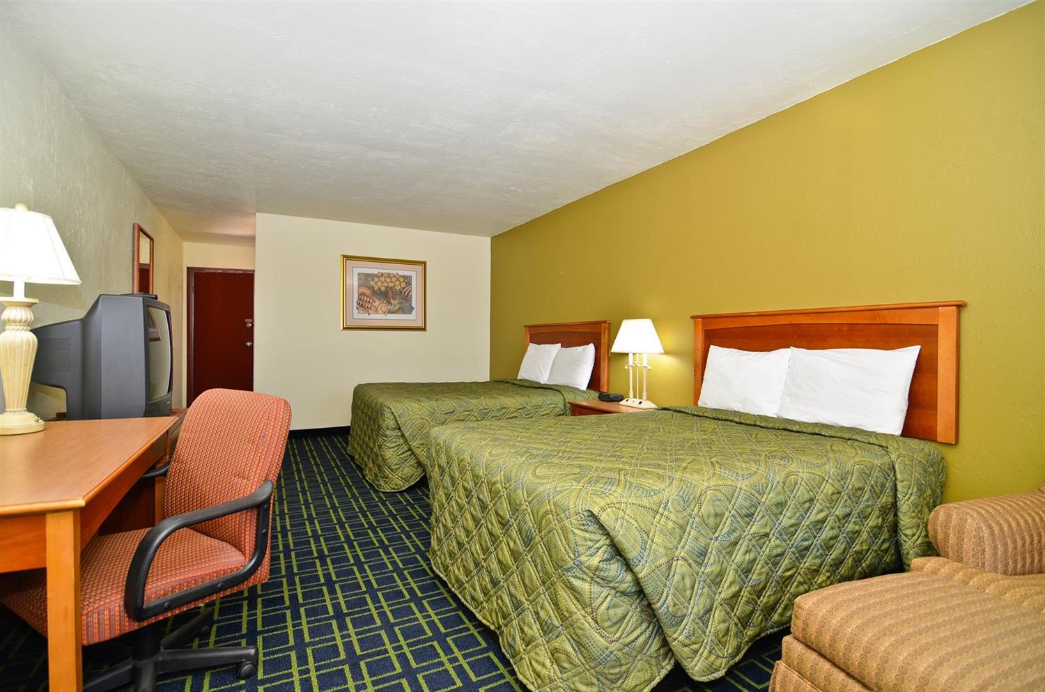 2 Double Beds Non-Smoking image
